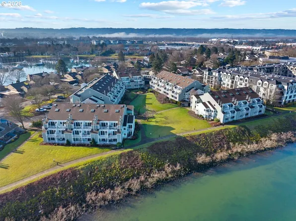 277 N Hayden Bay Dr, Portland, OR 97217