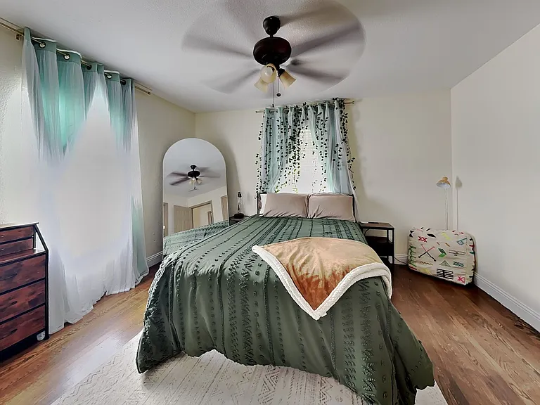 4705 Selkirk Dr — Photo 9