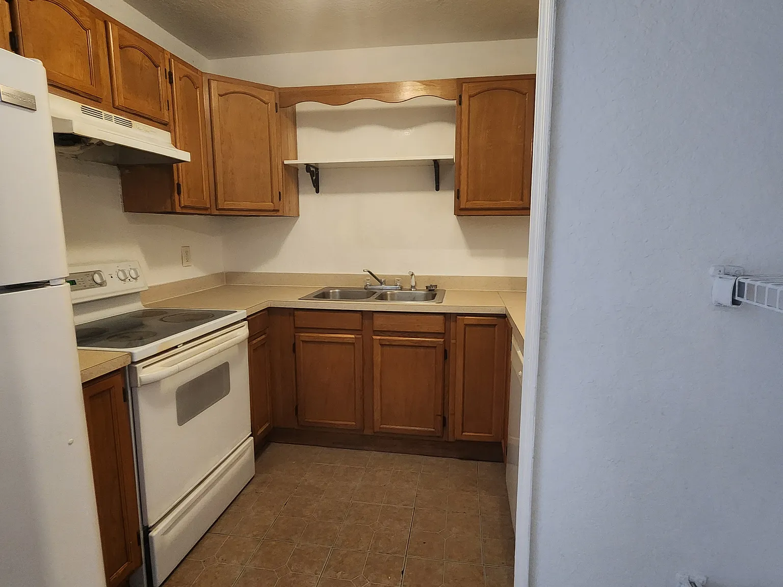 3 bed, 1055 sqft, $1,850 — Photo 2