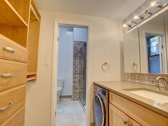 4th image of 83 Washington Pl APT 1F