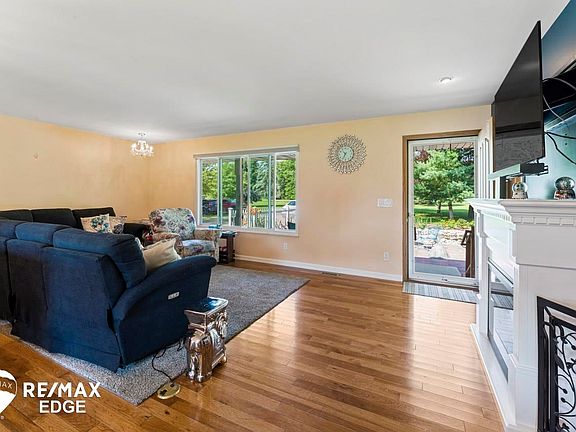 5th image of 4308 N Gale Rd