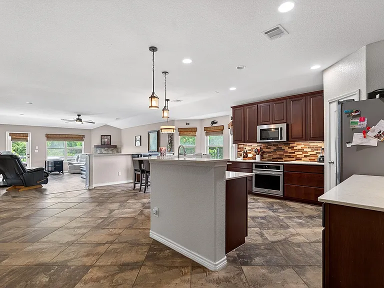 2129 Megan Creek Dr — Photo 42