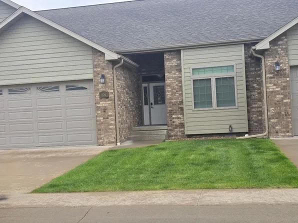 1106 Sandstone Dr, North Platte, NE 69101