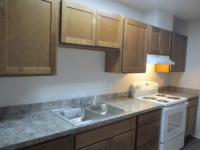 3 bed, 1.5 bath, $1,650 — Photo 3