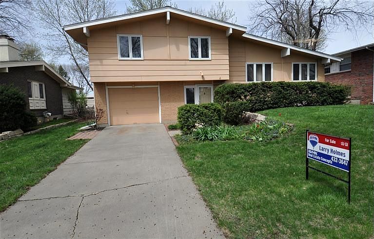 1st image of 8310 E Avon Ln
