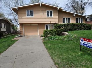 8310 E Avon Ln, Lincoln, NE 68505