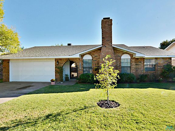 3rd image of 205 Chanticleer Pl