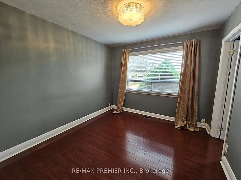 147 Calvington Dr #MAIN FLOOR — Photo 10