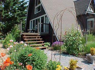 945 Sands View Rd, Camano Island, WA 98282