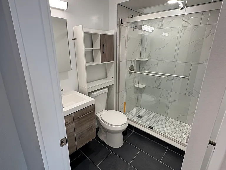 28 Queensberry St #4 — Photo 9