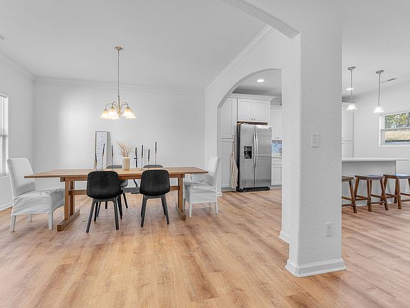 5th image of 1233 Pineview Ave