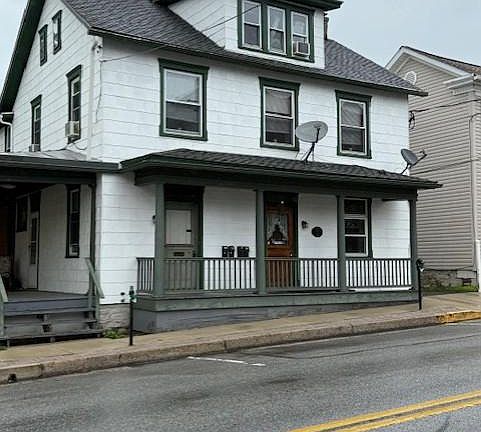 2nd image of 136 W Pitt St