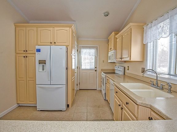 5th image of 214 Alvord Pl Unit 214