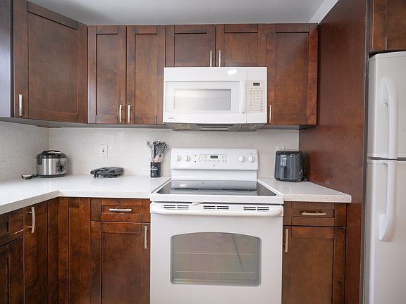 2nd image of 500 NE 26th St APT 2C
