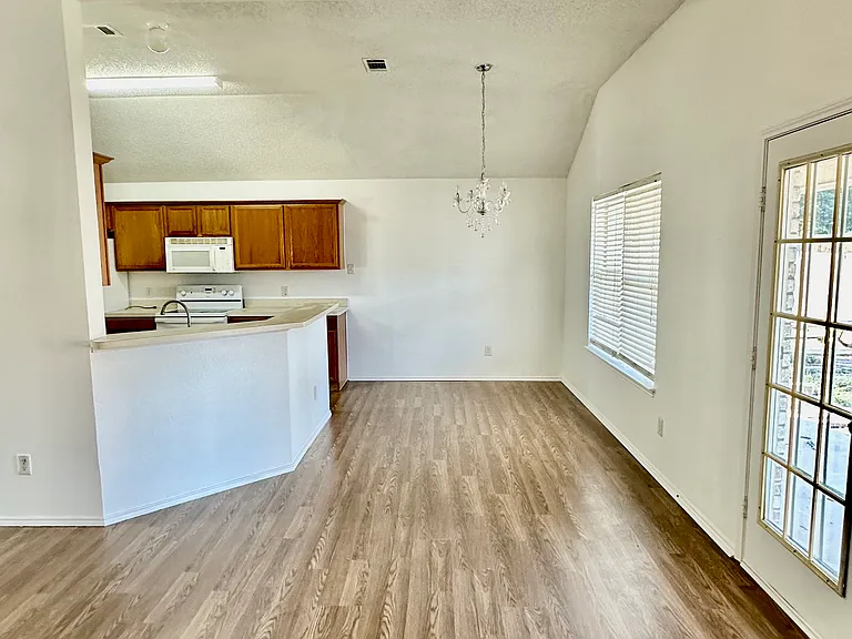 209 Rock Hill Dr — Photo 5