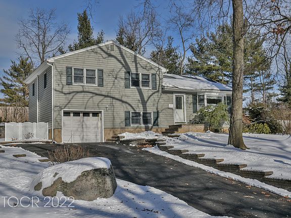 4th image of 11 Roandis Ct