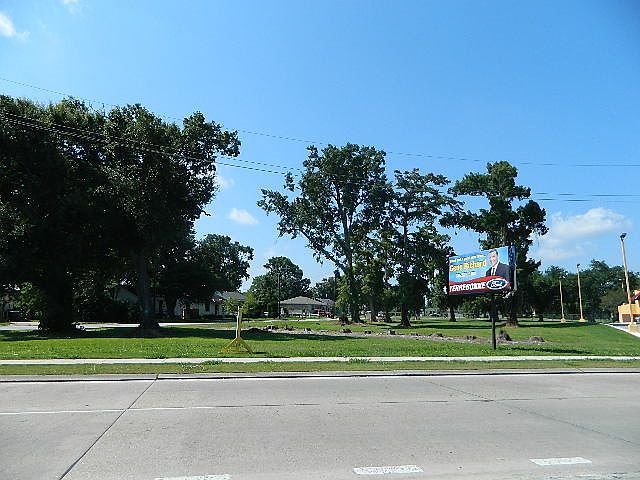 1st image of 707 W Tunnel Blvd