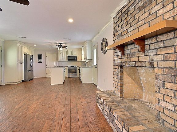 4th image of 16415 Pernecia Ave
