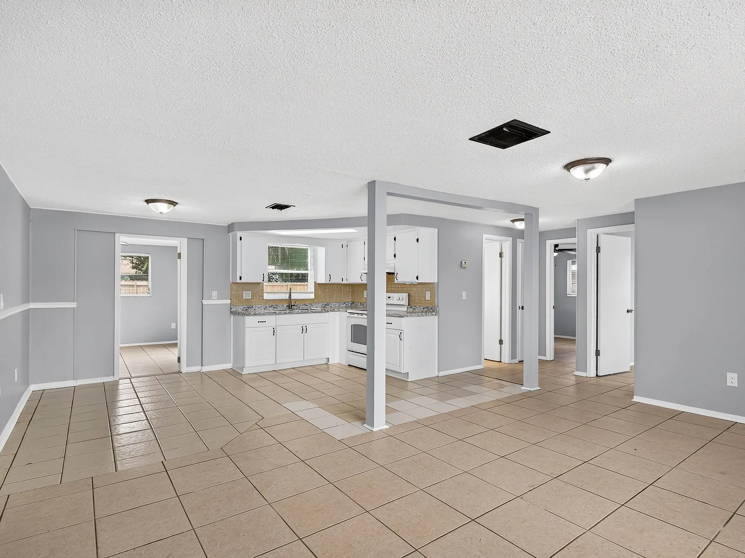3 bed, 1032 sqft, $1,595 — Photo 2