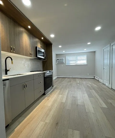 Poplar Hill Apartments — Photo 1