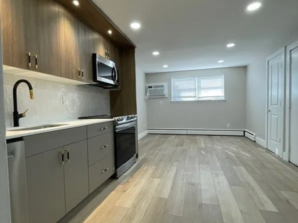 Poplar Hill Apartments