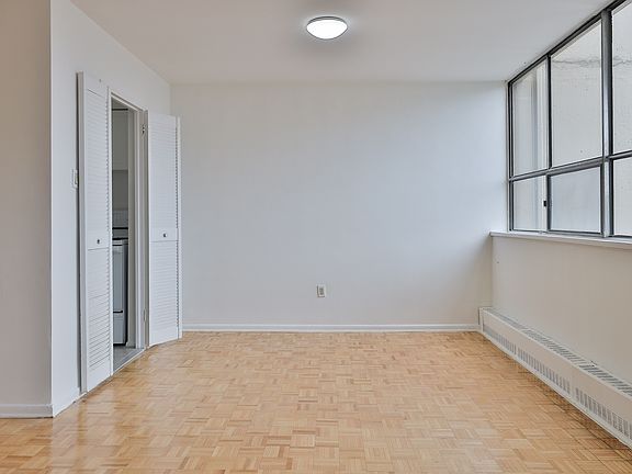 5th image of 2089 Lawrence Ave W #1-Bedroom