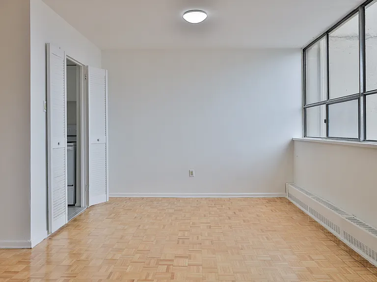 2089 Lawrence Ave W — Photo 6