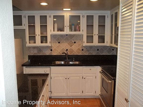 4th image of 520 Via De La Valle Unit D