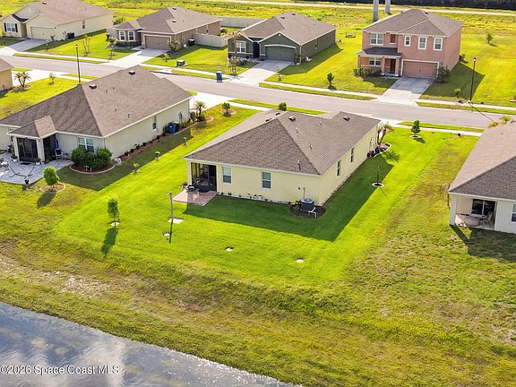 2nd image of 380 Guinevere Dr SW
