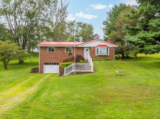 39 Donaldson Rd, Hickory, PA 15340