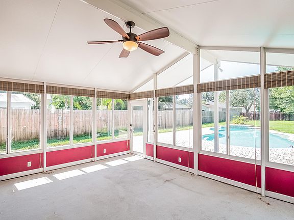 5th image of 14460 Woodfield Cir N