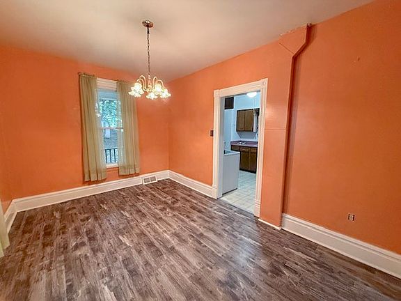 5th image of 126 Wilkens Ave