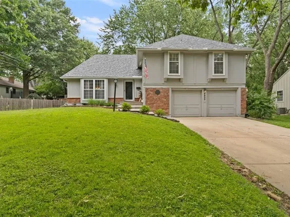 9933 Larsen St, Overland Park, KS 66214