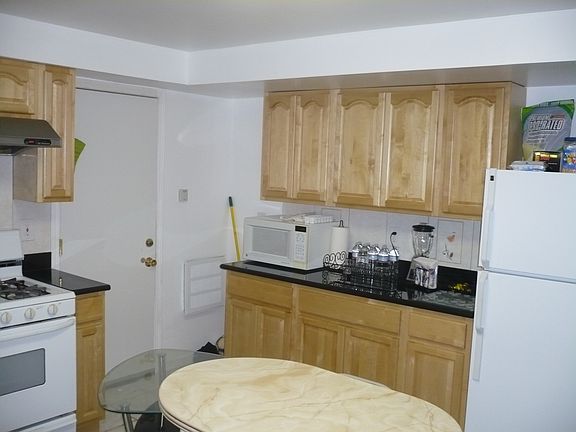 5th image of 873 Skyline Dr #A