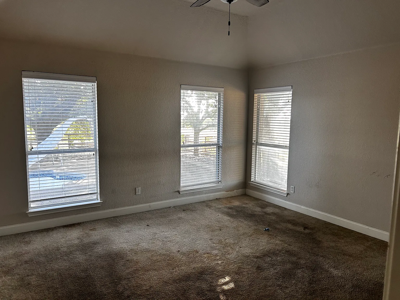 4 bed, 2398 sqft, $895 — Photo 4
