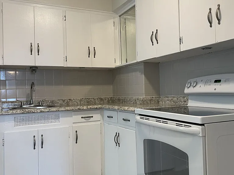 2978 Densmore Dr #4 — Photo 9
