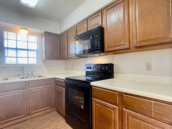 3rd image of 1 Mosscliff Cir