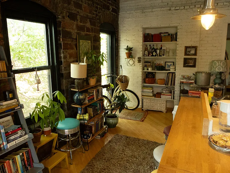 1430 W 29th St #6 — Photo 6