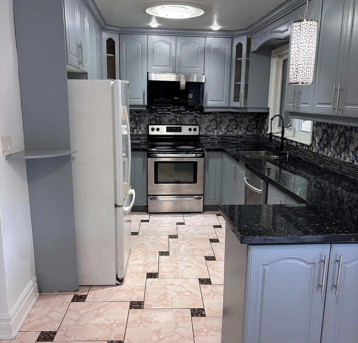 3 bed, $3,200 — Photo 2