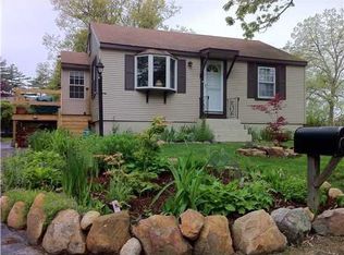 8 Maple Root Rd, Coventry, RI 02816