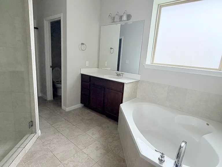 1009 Valley View Dr — Photo 15