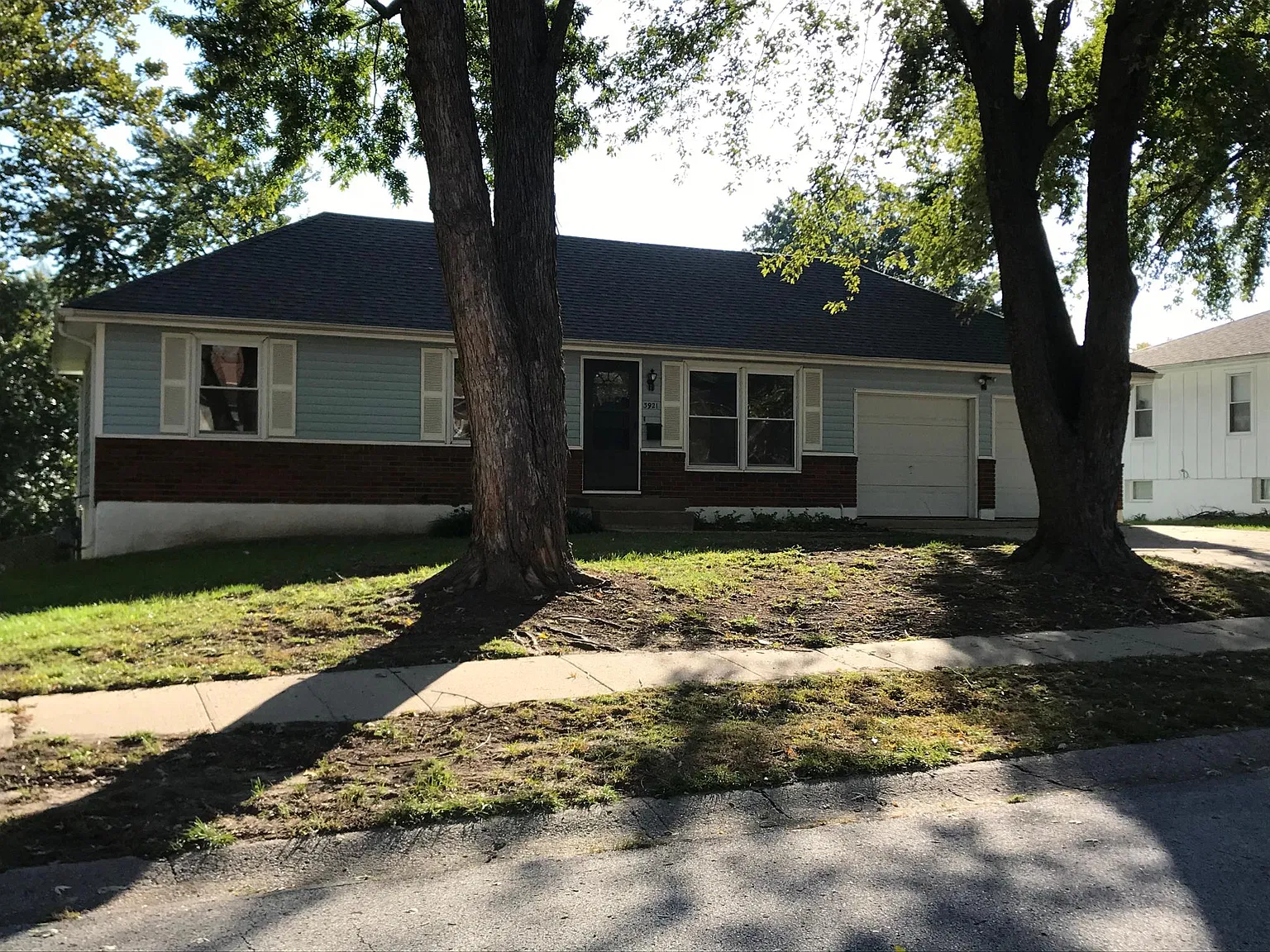 3921 S Milton Dr — Photo 2