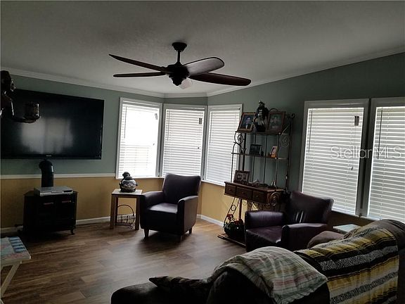 4th image of 208 S Spice Wood Ter
