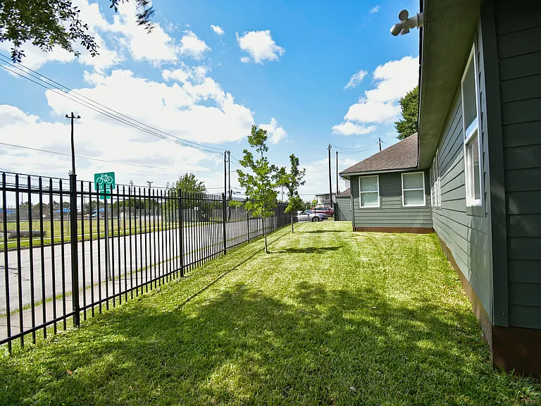1403 Munger St #A — Photo 4