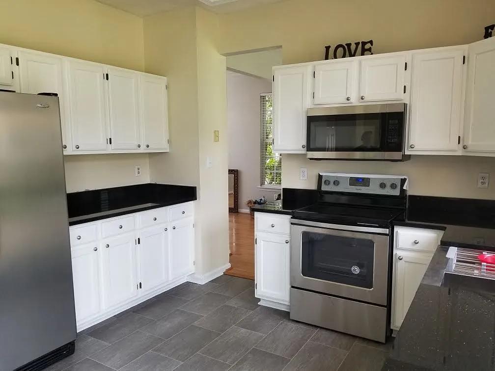 408 Sycamore Cir — Photo 2