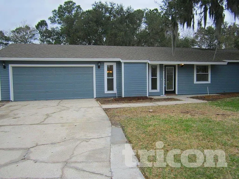 554 Peregrine Ct — Photo 2