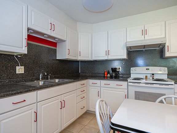 5th image of 2853 Keenan Ave