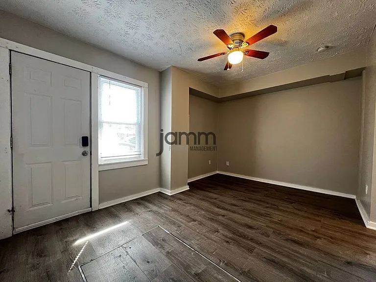 3911 Bridge Ave #B — Photo 2