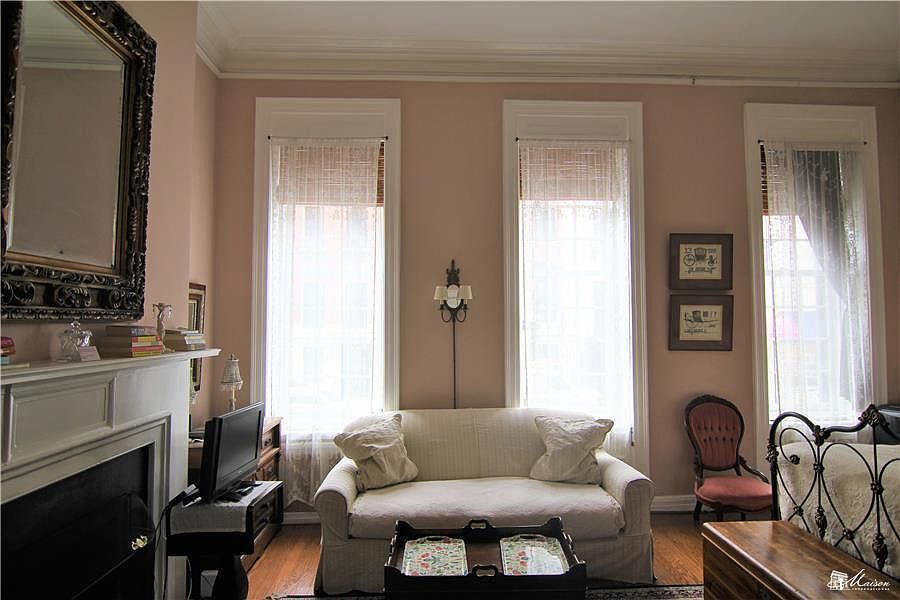 1st image of 130 E 62nd St APT 2