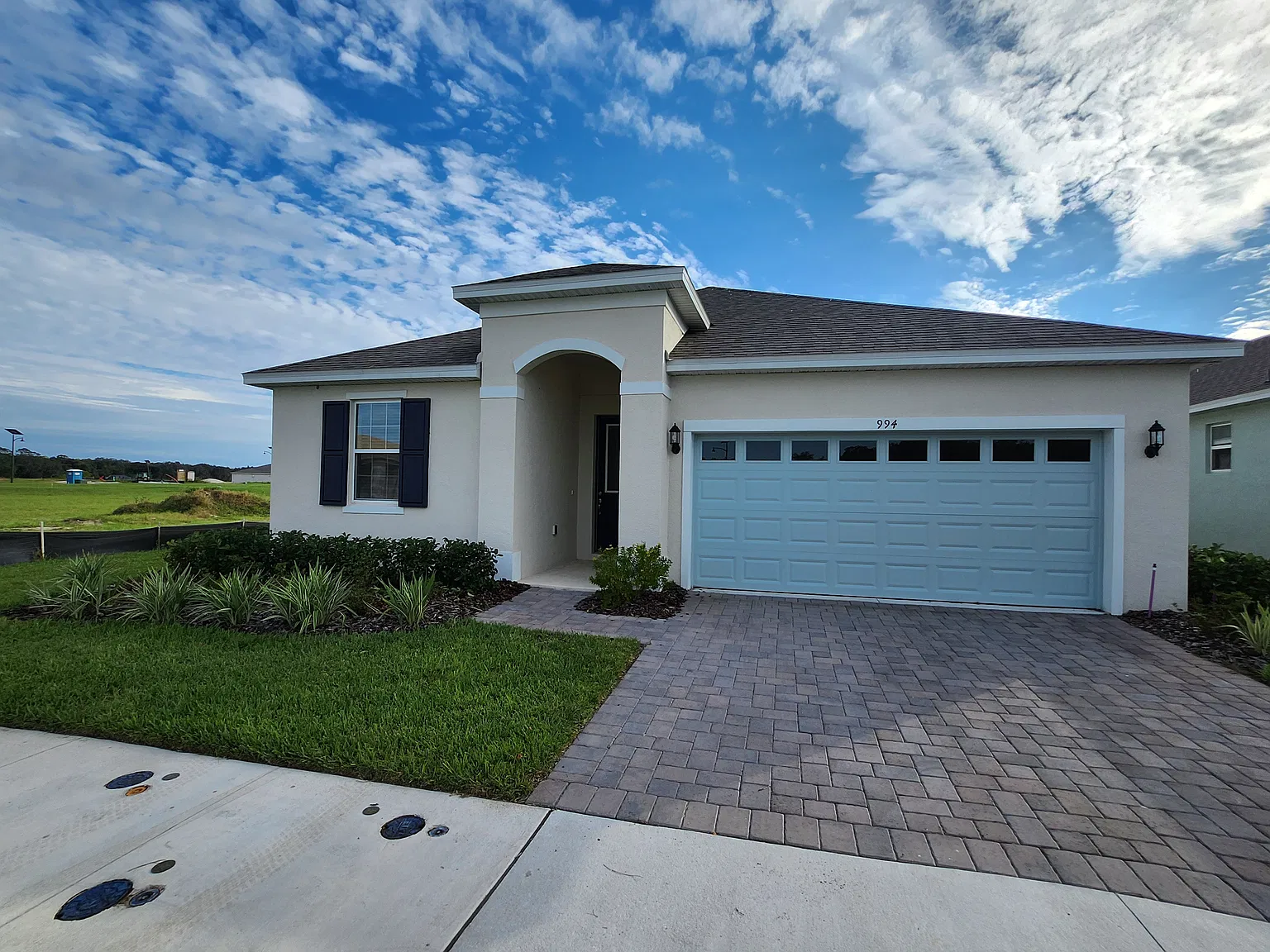 4 bed, 2.5 bath, 1938 sqft, $2,500 — Photo 2